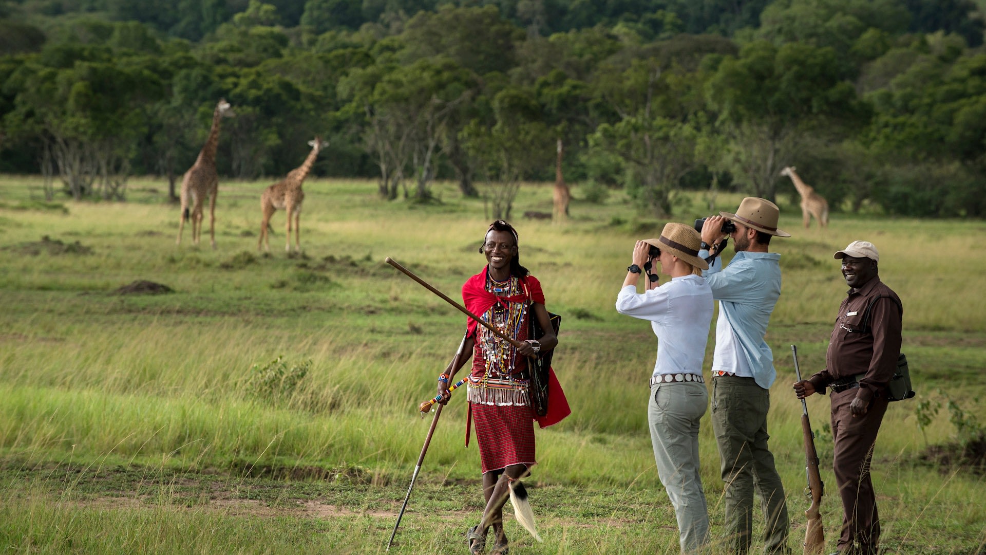 A Safari Travel Plus guide with guests