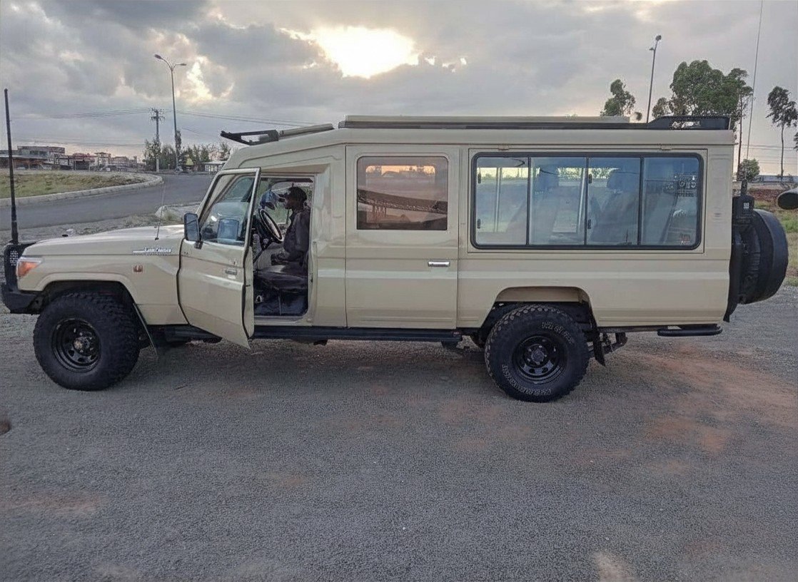 Our Land Cruiser on safari in the Masai Mara