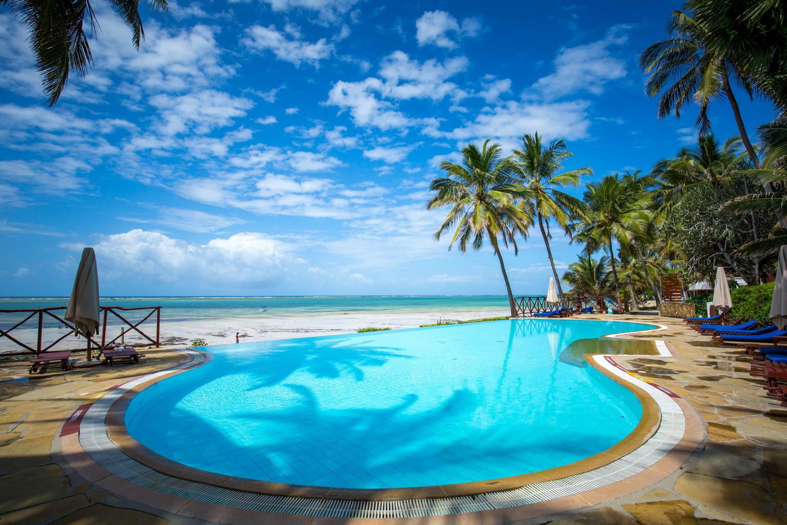 voyager beach resort pool