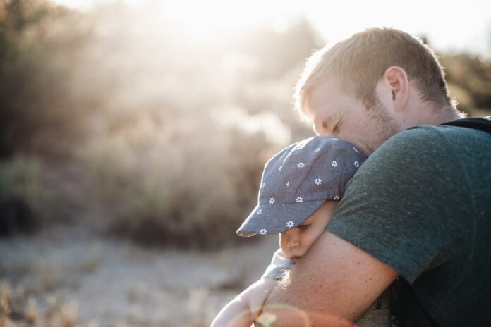 a dad traveling with young toddler daughter