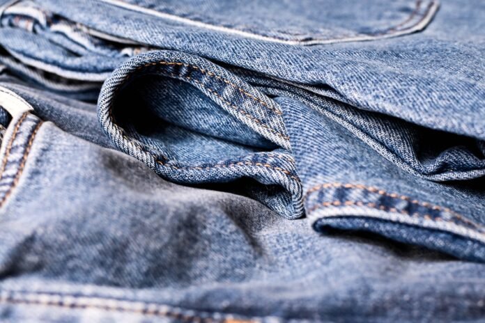 jeans-6749852_1280 Someone packing jeans for safari