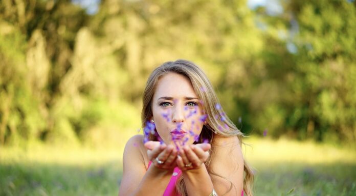 How to dress in Kenya for Ladies A woman during travel